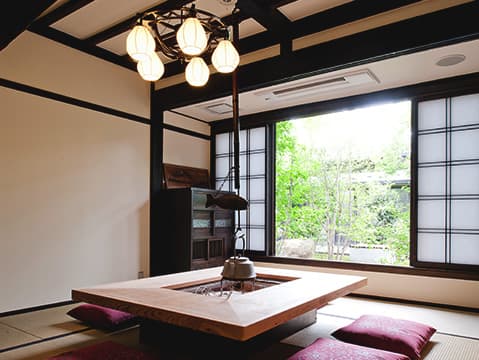 養蚕農家の古民家を移築した食事処 又兵衛